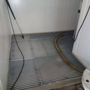 Beispiel Sicherheitswanne - 02 in Reinigungskabine